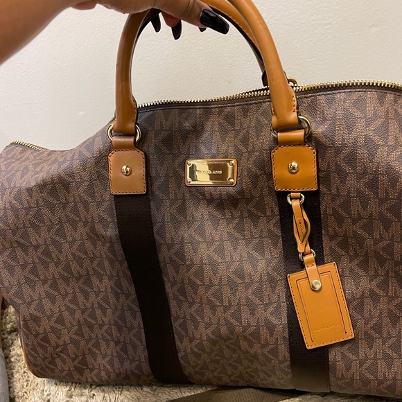 Large Michael Kors Travel Duffle - Picture 2 of 6